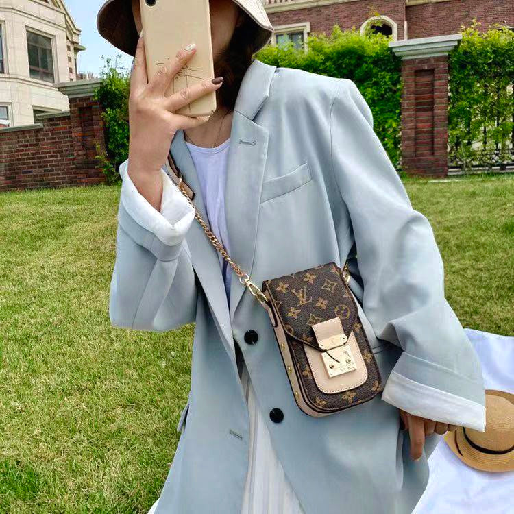 クロスボディレザーの電話バッグ